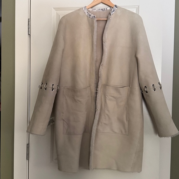 Stunning grey/taupe lamb shearling reversible coat. Size M NWOT - Picture 4 of 7